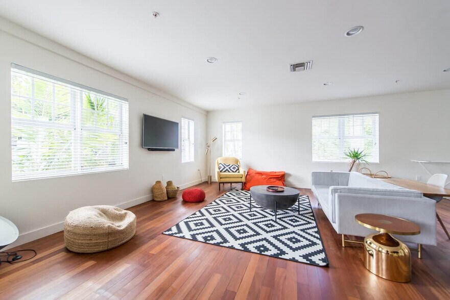 Building Photo - 747 4th St