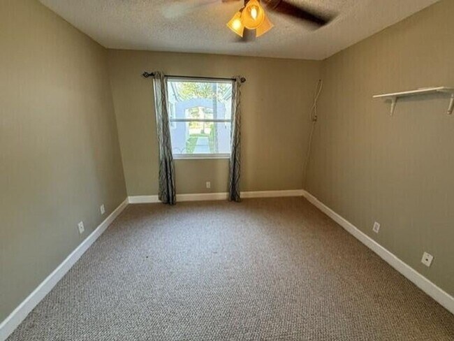 Building Photo - 1045 Island Manor Dr