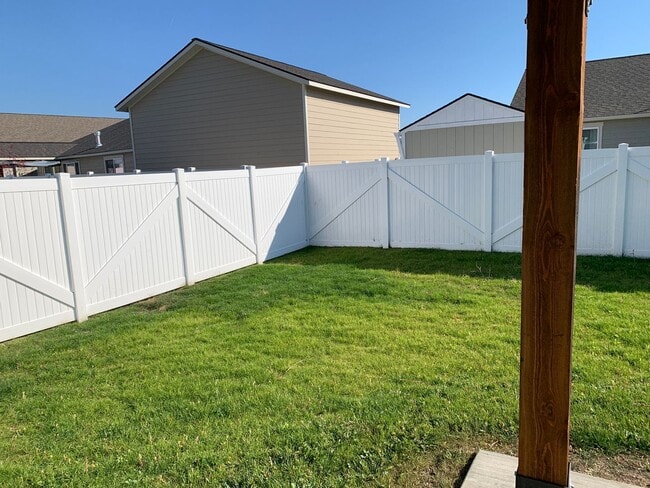 Building Photo - Rathdrum Rancher