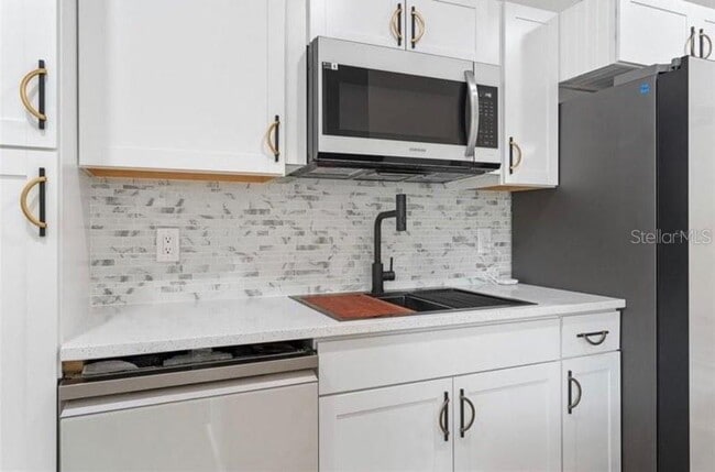 Building Photo - 216 Jean St