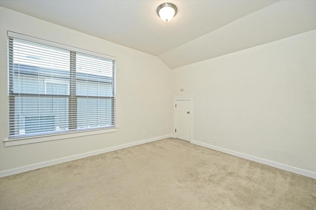 Building Photo - 2101 Rivers Edge Way