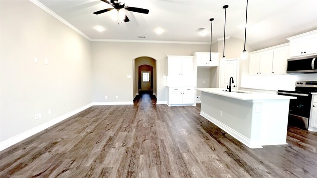 Building Photo - 805 Tippit Ln