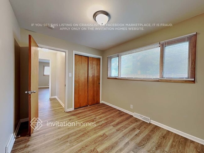 Building Photo - 21 Julie Dr