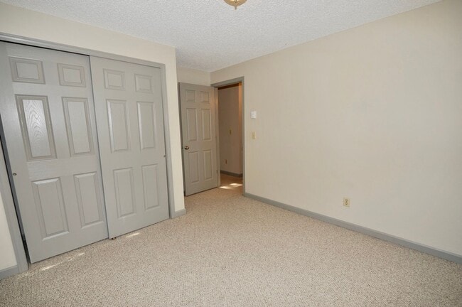 Building Photo - 2 bed 2 bath Hayden rancher duplex