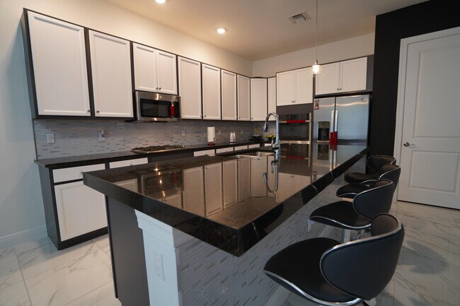 Building Photo - 15750 Longboat Key Dr