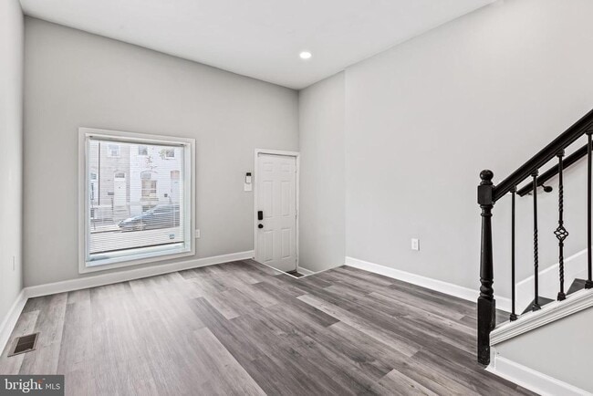 Building Photo - 2638 E Monument St