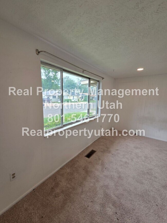 Building Photo - 486 15th St