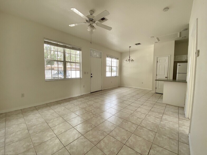 Building Photo - 2800 FL-17