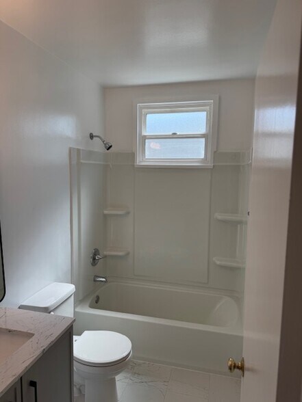 new bathtub - 3049 Community Ave