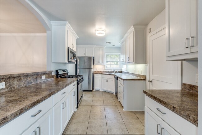 Building Photo - 4812 Wateka Dr