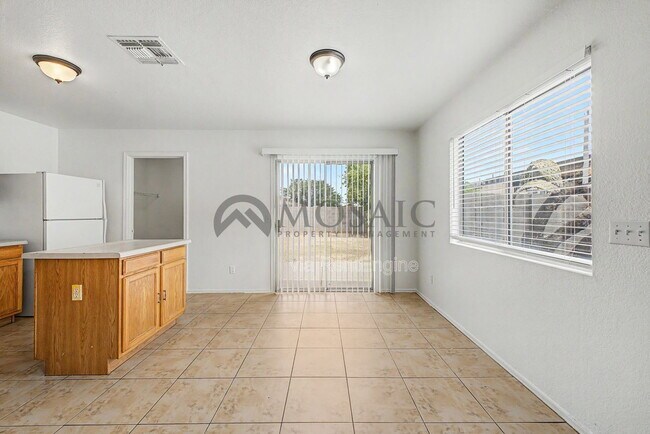 Building Photo - 1004 E Cowboy Cove Trail