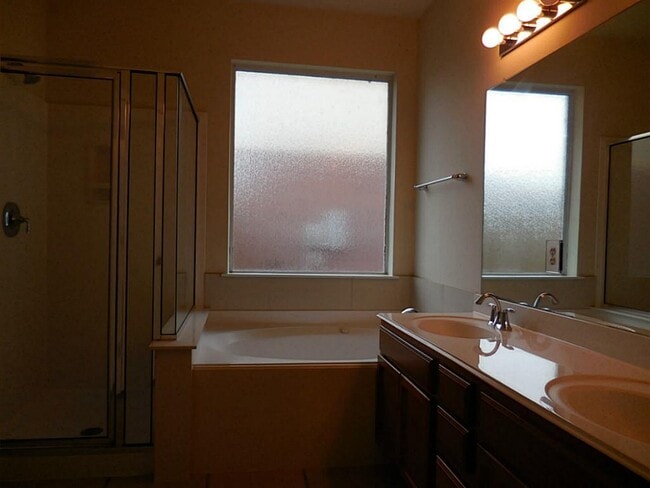 Building Photo - 12214 Iris Hollow Way