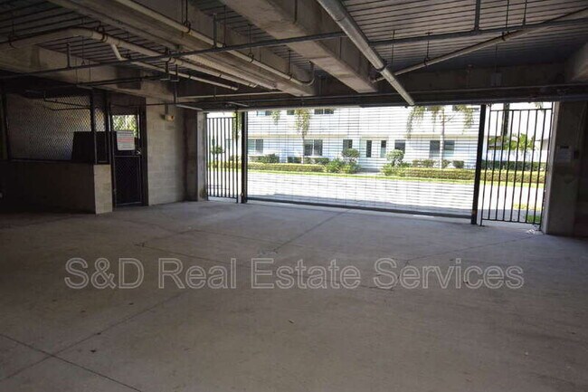 Building Photo - 5008 S MacDill Ave