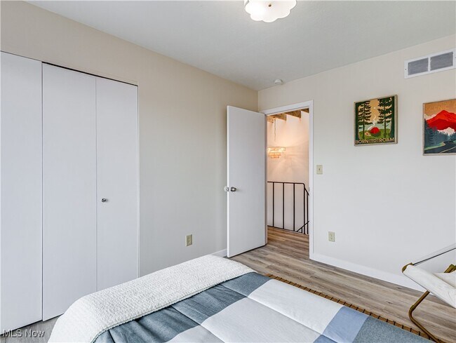 Building Photo - 2550 Chamberlain Rd