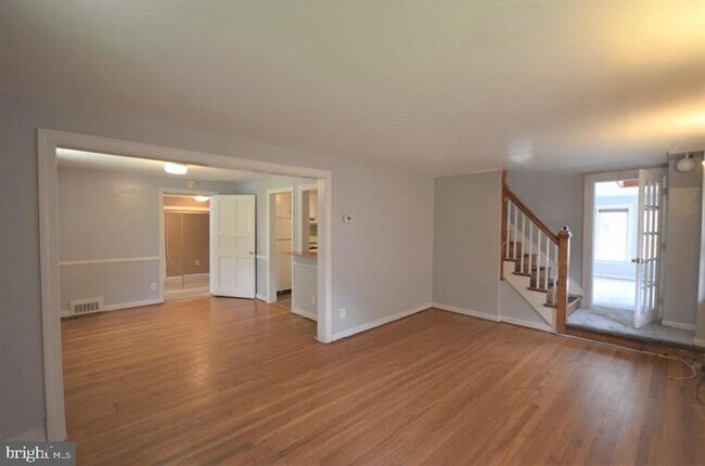 Building Photo - 2400 Arlington Blvd