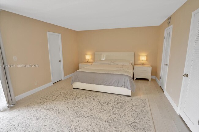 Building Photo - 2421 NE 10th St