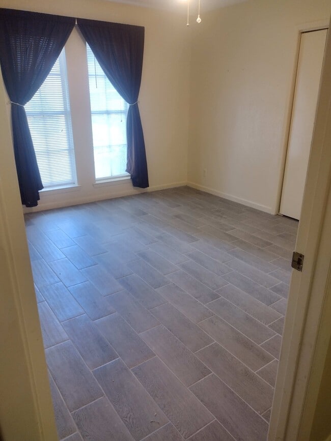 Building Photo - 402 S Wofford St