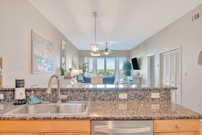 Building Photo - 530 S Gulfview Blvd