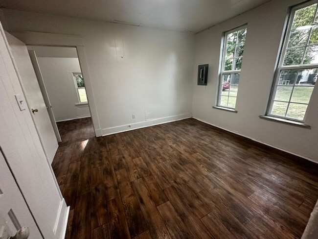 Building Photo - Beautiful 3 bed 1 bath