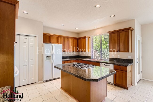 Building Photo - Spacious 4-Bedroom Home in Orenco Gardens ...