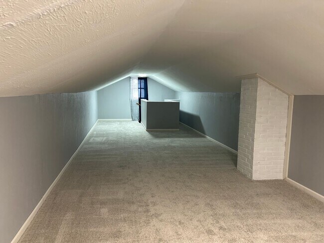 Building Photo - Brick Ranch for Rent in Mayfield HTS walking distance to Golden Gate Plaza