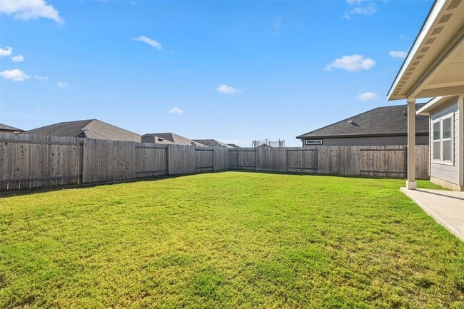 Building Photo - 520 Loriner Wy