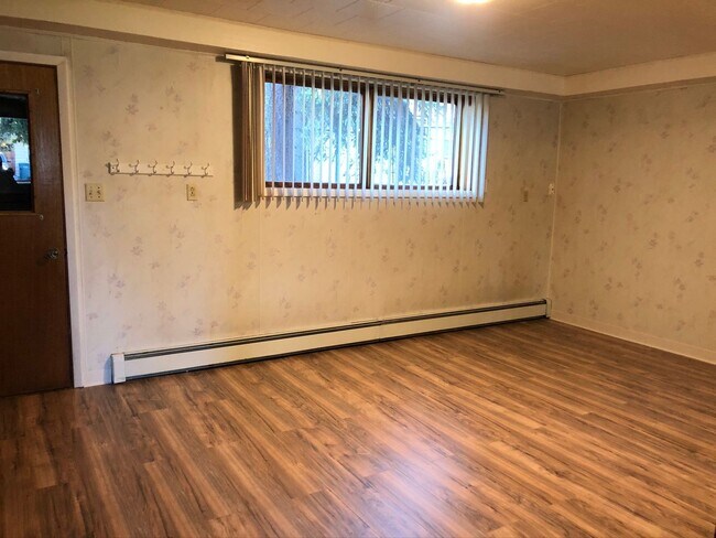 Building Photo - 2 Bedroom 1 Bathroom in Duplex | Near JBER & Cheney Lake!