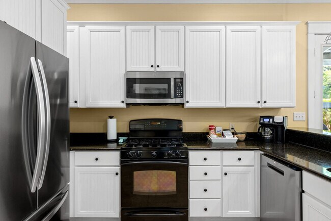 Building Photo - 2469 Bungalo Ln