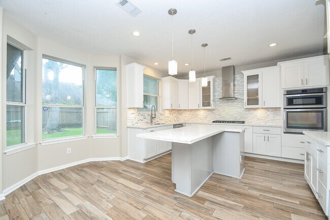 Building Photo - 215 Windrift Ct