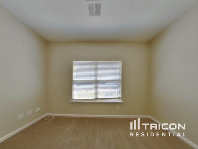 Building Photo - 4050 Tarnwood Pl