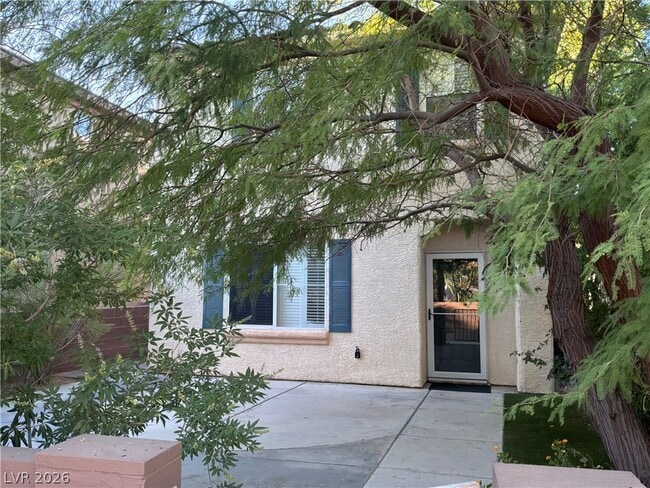 Building Photo - 10021 Calabasas Ave
