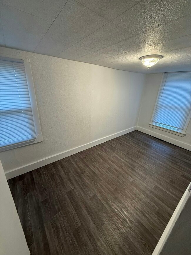 Building Photo - 415 9th Ave