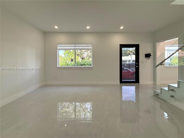 Building Photo - 927 SW 18th Ave