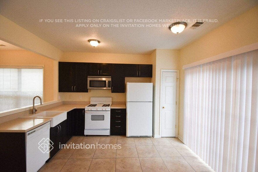 Building Photo - 1615 Heyford Cir NW