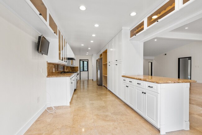 Building Photo - 9572 Stuart Ln