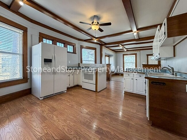 Building Photo - 3 bedroom 2 bath near Washburn University