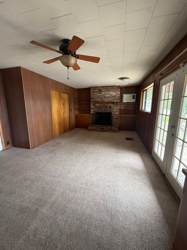 Building Photo - 3 Bed 2 Bath - Cassville