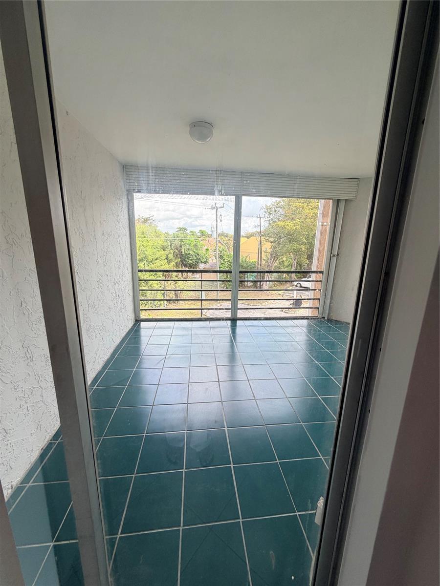 Building Photo - 3100 N Pine Island Rd