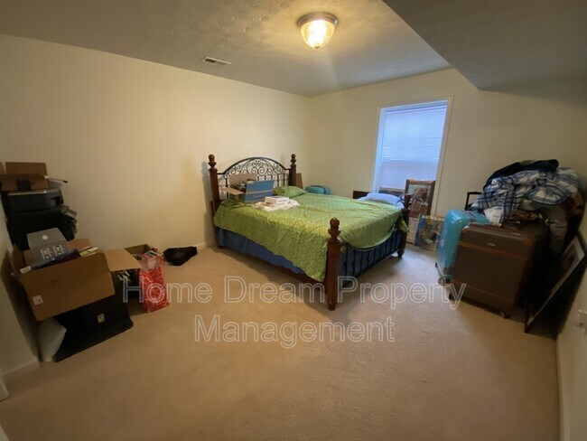 Building Photo - 11212 Katerina Dr S