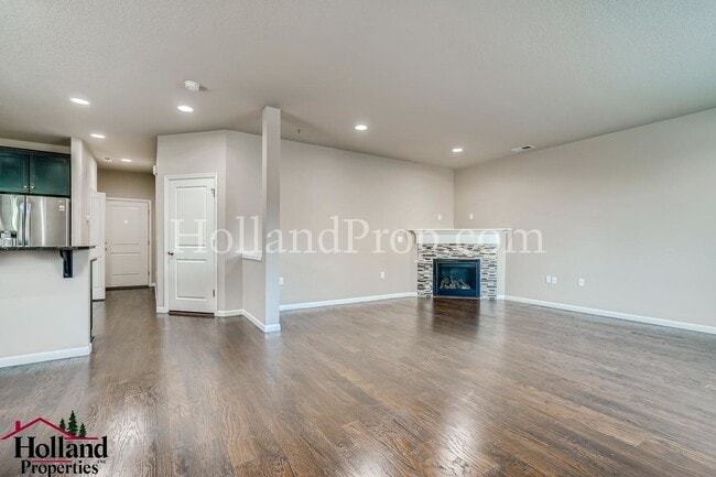 Building Photo - Charming 4-Bedroom Home Near Parks and Tra...