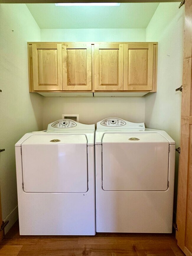 Building Photo - 1889 NW Monterey Pines Dr