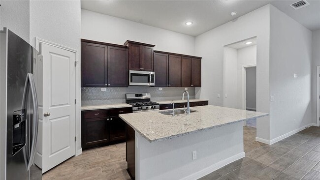 Building Photo - 1941 Colonial Ave