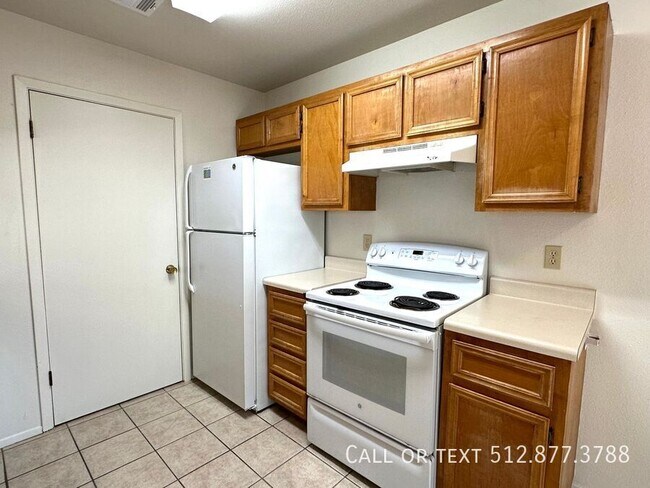 Building Photo - 2203 Creekside Ln