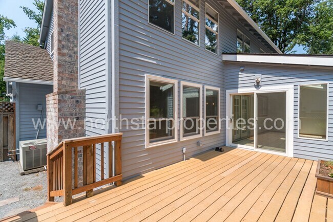 Building Photo - Newly Remodeled Lake Oswego Traditional