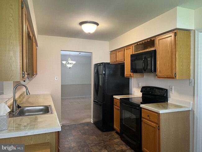 Building Photo - 3576 Windridge Dr
