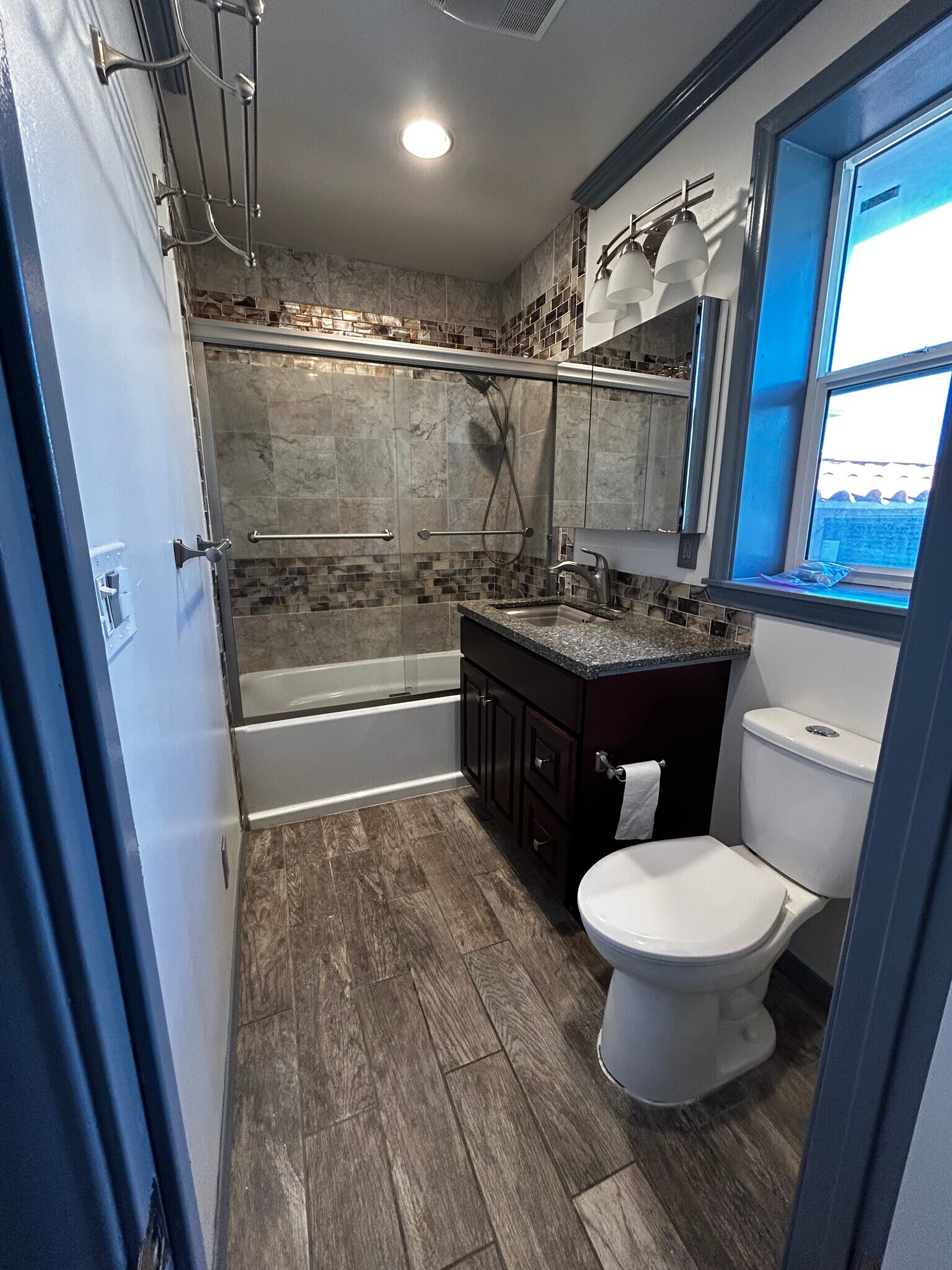 Building Photo - 1033 Grand Ave