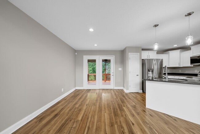 Building Photo - 1725 Rains Rd