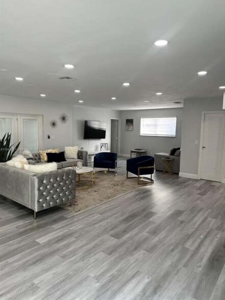 Building Photo - 1711 N 50th Ave