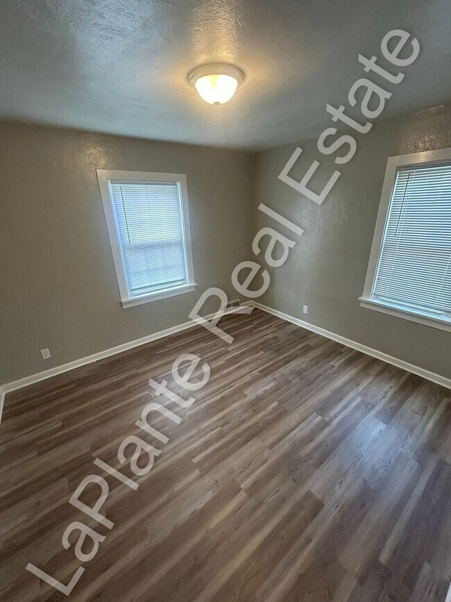 Building Photo - 1235 Glenview Rd