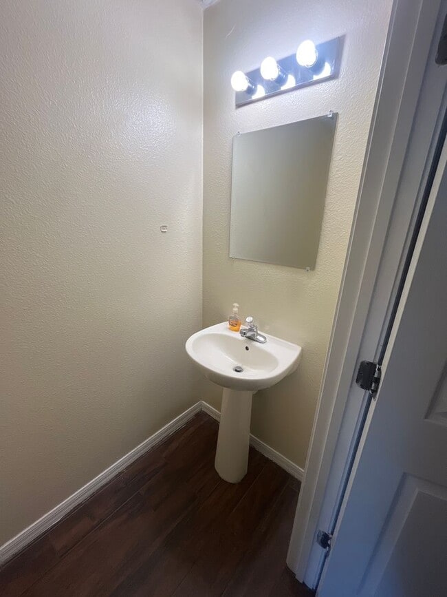 Building Photo - Stylish 2-Bed Modern Home at an Unbeatable Price – Ready for You!